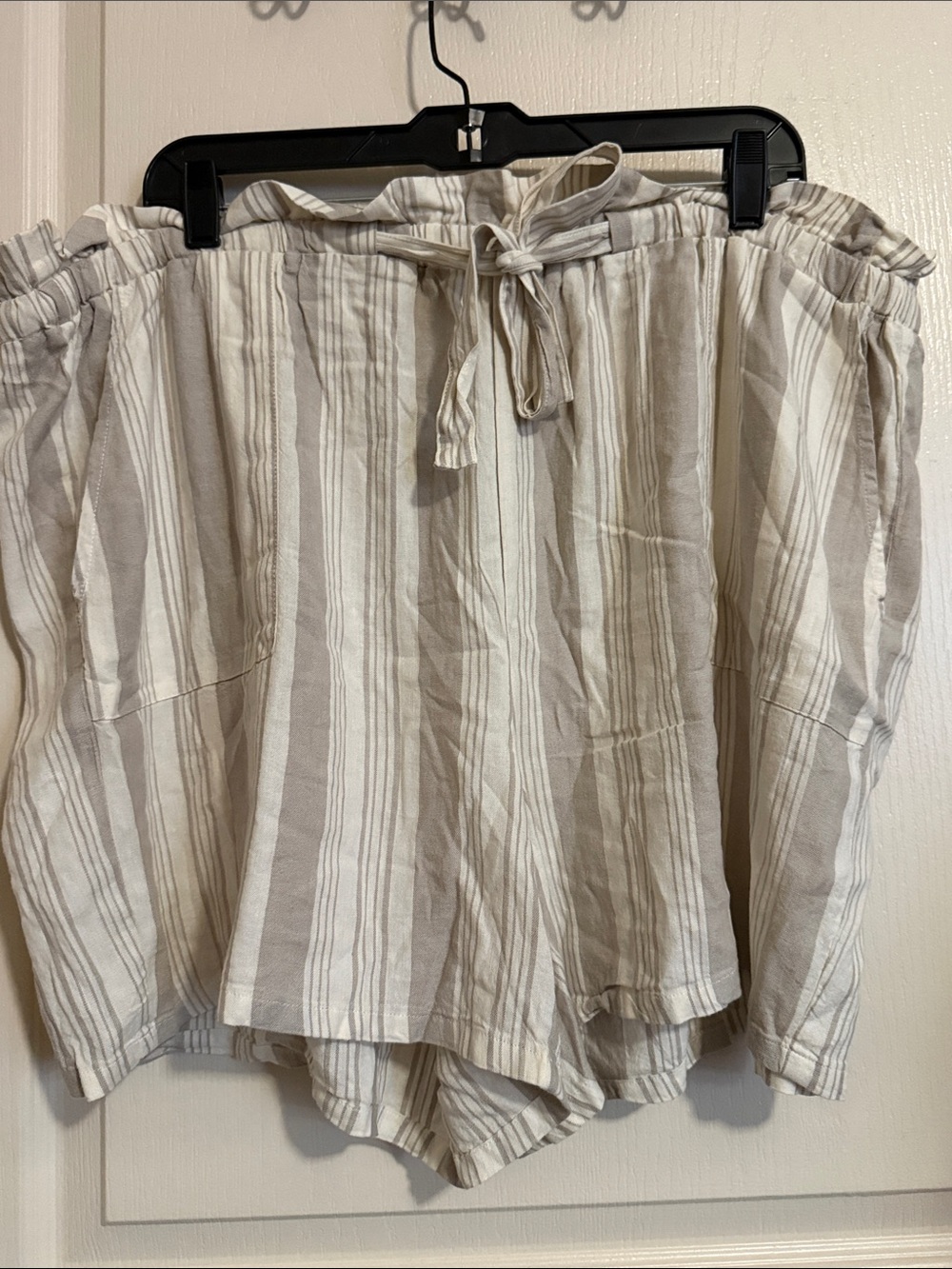 Torrid 2x 18/20 Striped Linen-Blend Paperbag Women’s Shorts - Cream & Taupe NWT - Picture 3 of 10